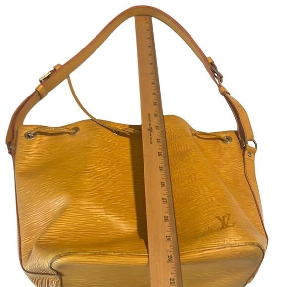 Louis Vuitton Epi Noe GM Yellow Drawstring Closure Bucket Bag AR1924 - Picture 16 of 16